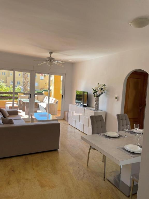 A Stunning 2 Bedroom Apartment 5 Min Walk To The Beautiful Beaches Of Vera Playa Playas de Vera Exteriör bild